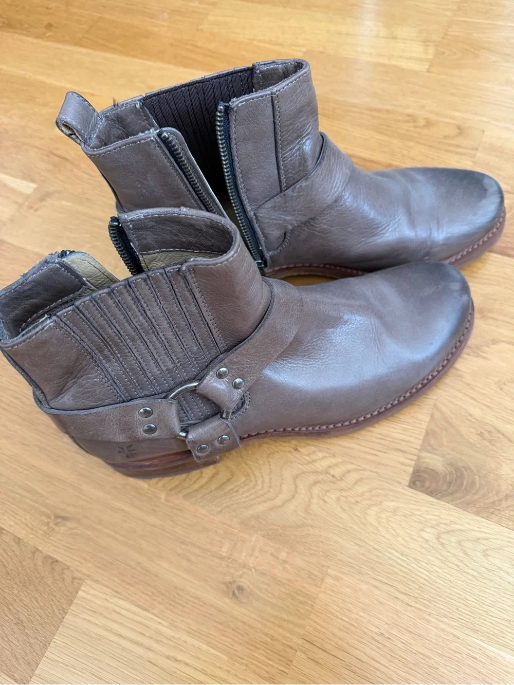 Frye Veronica Harness Chelsea Ankle Boots Womens Size 9 Leather Moto